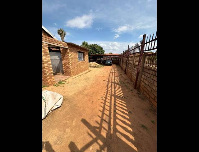 2 BEDROOM HOUSE FOR SALE IN THE ORCHARDS